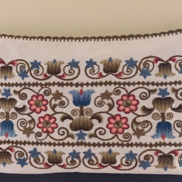 Pillow Oblong Richly Embroidered - Picture 7 of 9